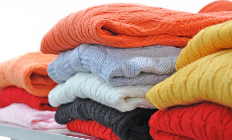 Eliminar una mancha de aceite en prendas de lana