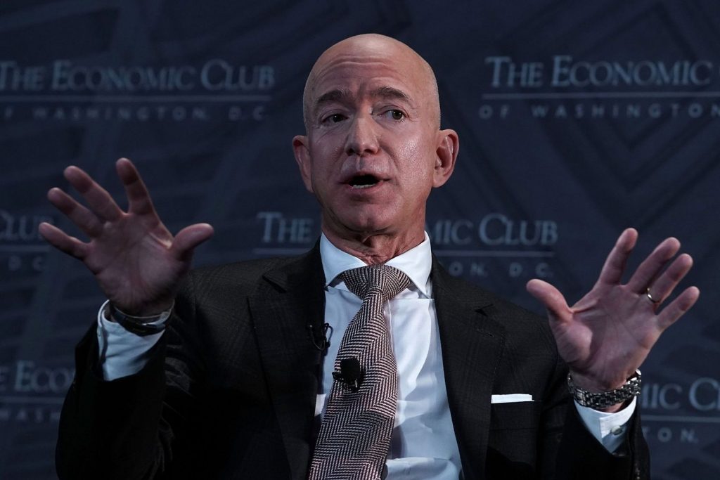 Elon Musk se 'cepilla' a Jeff Bezos: así queda el top 8 de los más ricos del mundo 91 Jeff Bezos