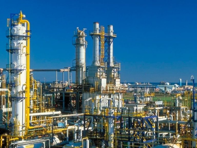 Ercros invertirá 92 millones hasta 2029 para descarbonizar y digitalizar su negocio