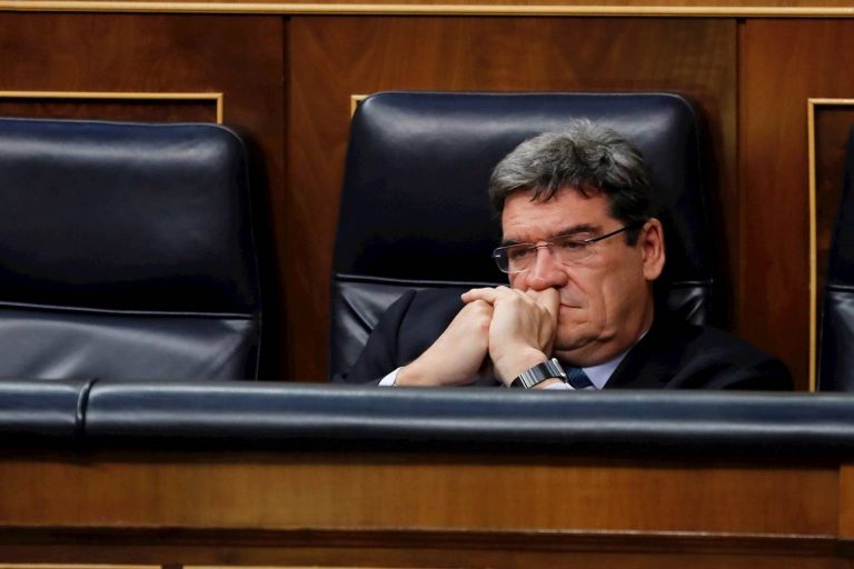 Escrivá dice que sus reformas no van en contra el pacto con Podemos