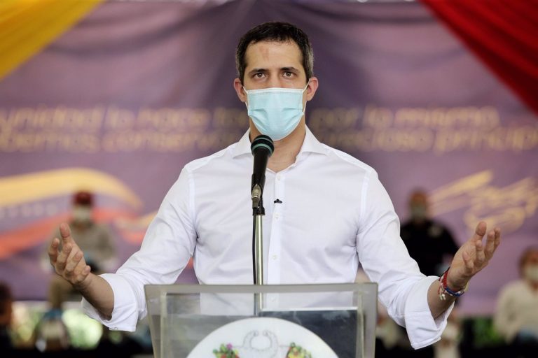 FAES galardona a Guaidó por su 