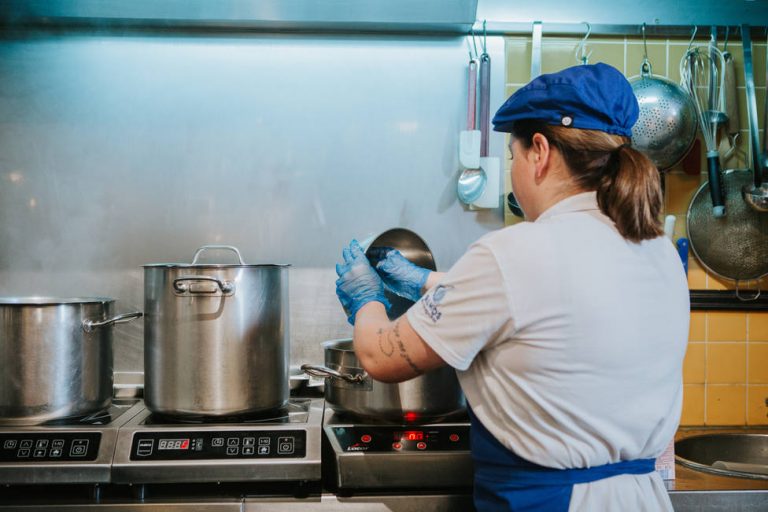 La Fundación La Caixa facilitó trabajo a más de 34.200 personas vulnerables en 2020