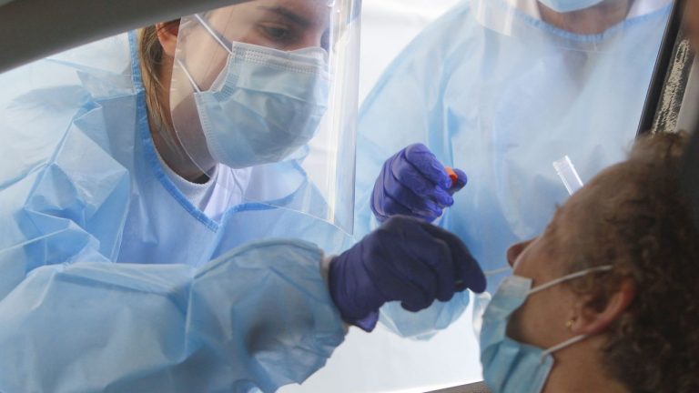 Los positivos en residencias gallegas vuelven a subir