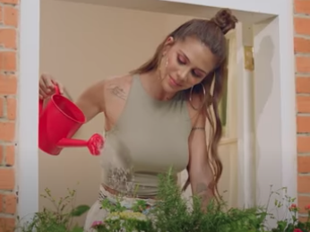 Greeicy presenta 'Cuando te vi' y 'Así es la vida' 3 Greeicy presenta Cuando te vi y Asi es la vida 1