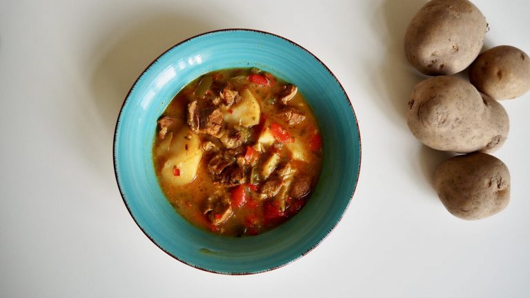 Guiso de cerdo y sidra: el plato más 'castizo' para entrar en calor con 3 cucharadas