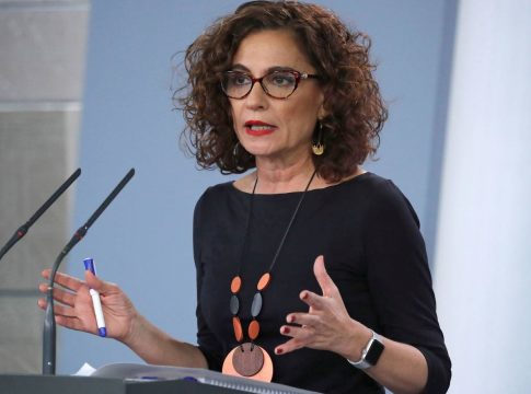 Hacienda Hacienda te puede dar el palo si entregas la declaración fuera de plazo.