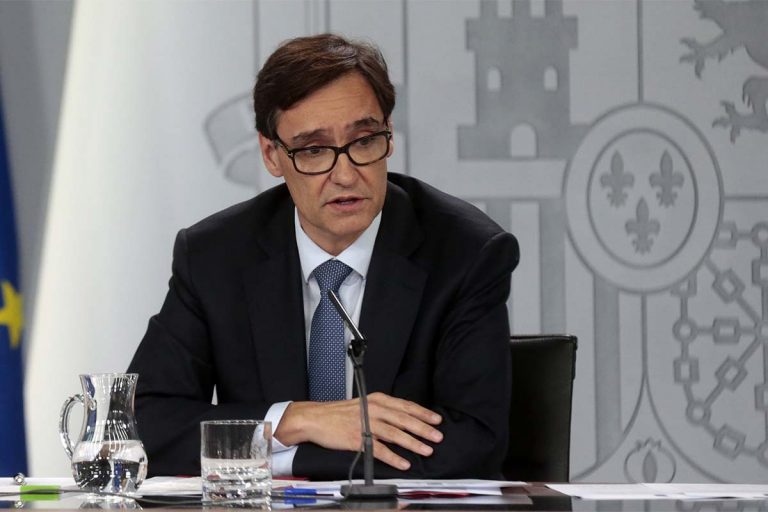 Illa lamenta que una residencia de Madrid haya vacunado a familiares de usuarios