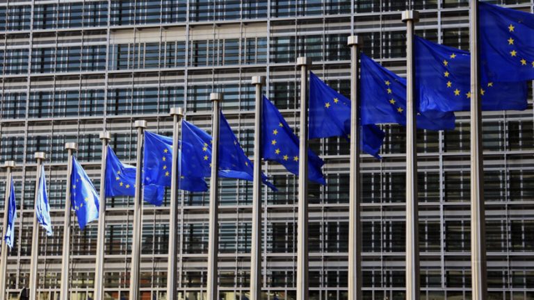 La eurozona registra un superávit comercial en noviembre de 25.800 millones