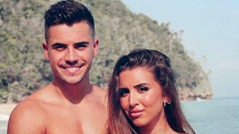 La isla de las tentaciones 3: el 'ligoteo' de la madre de Marina con un tentador, ¡y sabemos quién es!