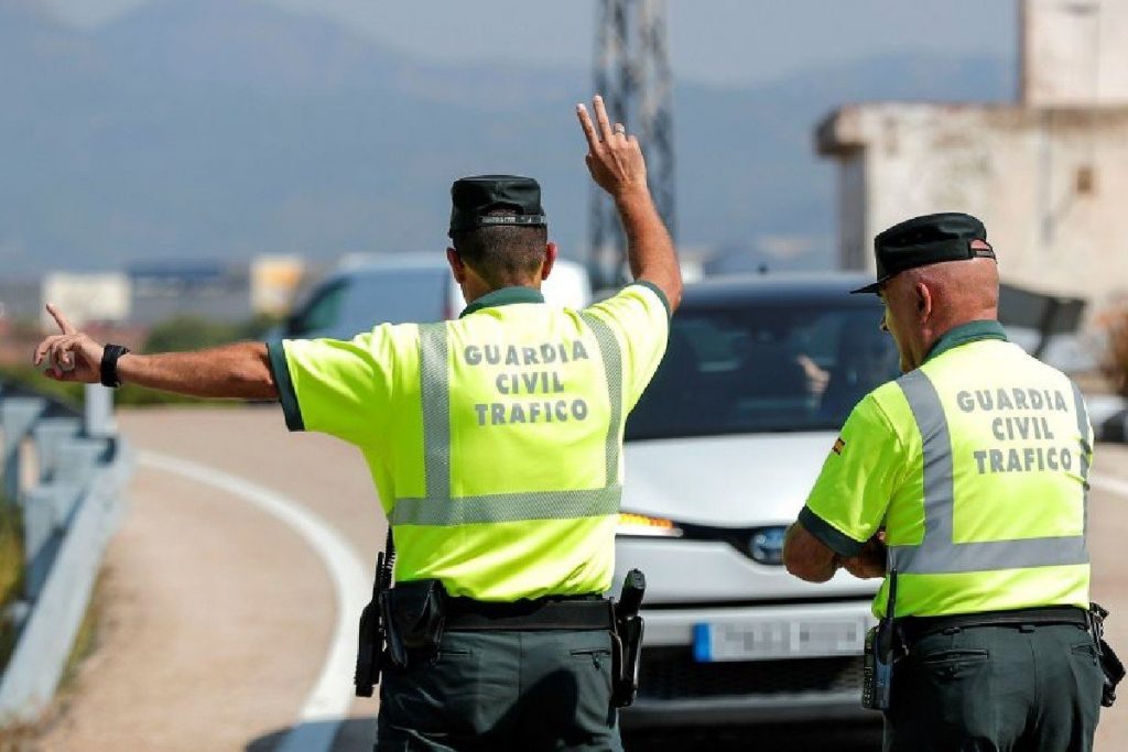 Luces de emergencia: estas son las que recomienda la DGT 50 Las medidas de la DGT que debes conocer