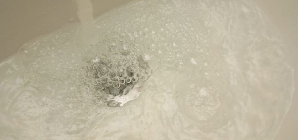 Limpiar el desagüe de la ducha