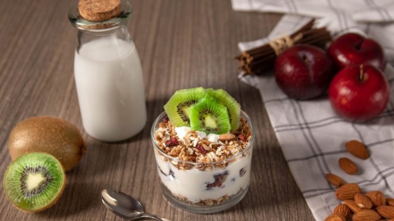 Llenas de vitamina C: así se hacen unas natillas de kiwi