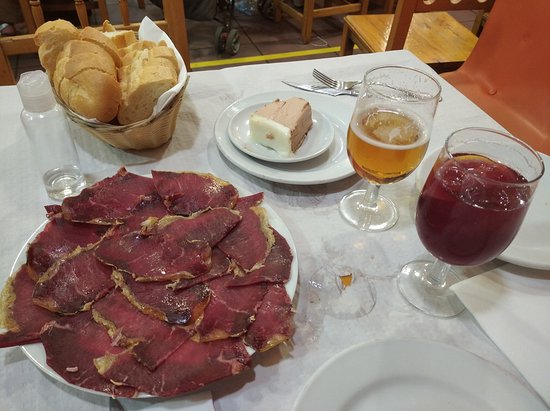 Los Picos, embutidos de lujo en una auténtica taberna de barrio 4 Madrid