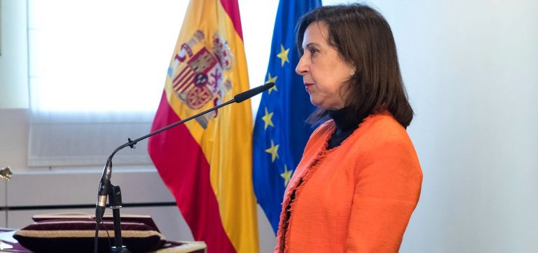 Robles felicita el año nuevo por videollamada a los militares en Líbano