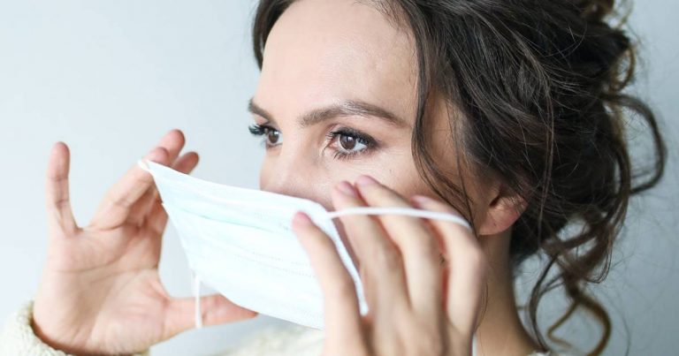 Así es la mascarilla con zinc que se preocupa del acné