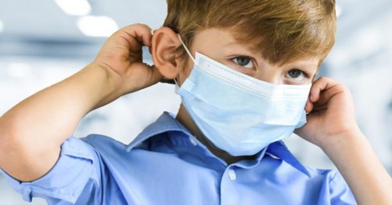 Los pasos que debes dar para que una mascarilla de adultos se convierta en una para niños