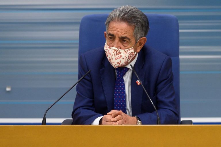 Cantabria anuncia que se podrían confinar municipios si no baja la incidencia