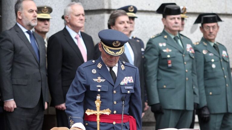 La polémica de la vacunación llega a la cúpula militar