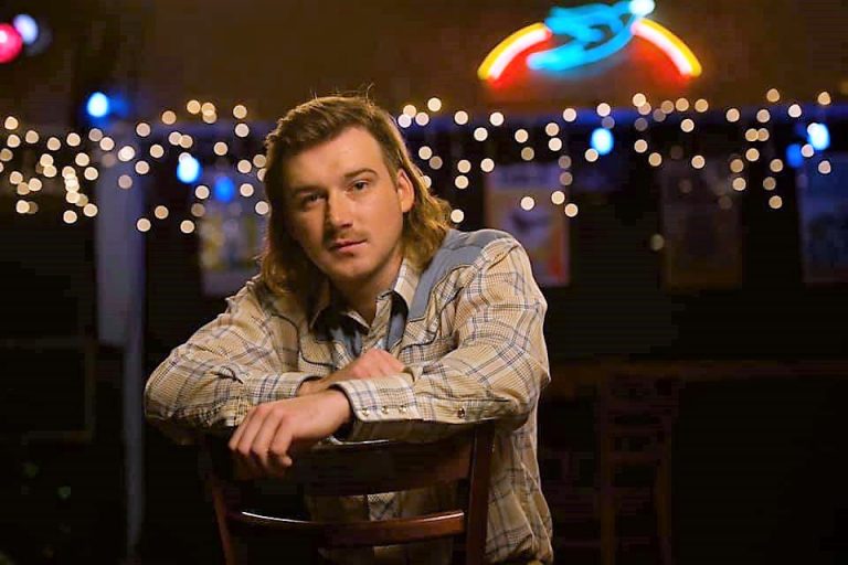 Morgan Wallen tira el móvil de una fan en pleno concierto y las redes estallan