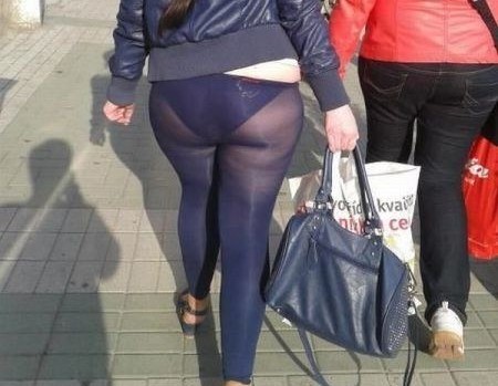 Mujeres a las que deberían prohibir usar leggings 3