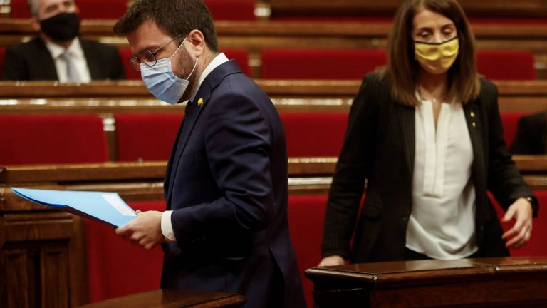 PSC ganaría las catalanas en votos y se disputaría la victoria con ERC en escaños