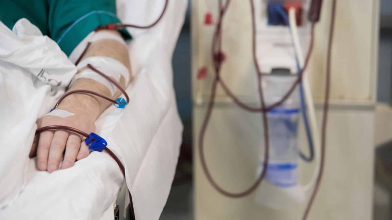 Nefrólogos agradecen a los voluntarios que han transportado a los pacientes en diálisis durante el temporal