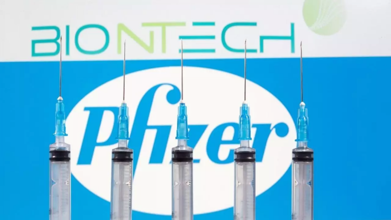 La vacuna de Pfizer y BioNTech parece efectiva contra la cepa de Reino Unido