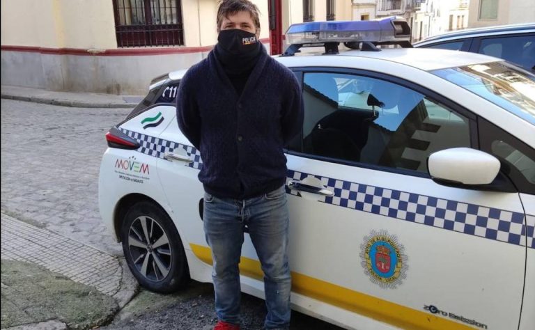 Un policía local de Alburquerque inicia una huelga de hambre por impago a trabajadores