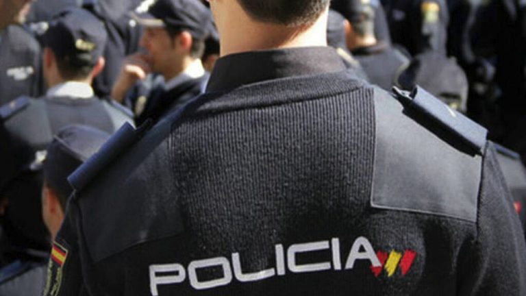 Tres detenidos por estafar 8.000 euros obteniendo números de tarjetas bancarias de las víctimas