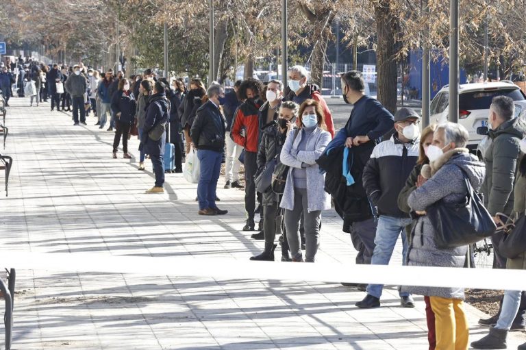 Comienzan las pruebas a 17.000 profesionales de Granada