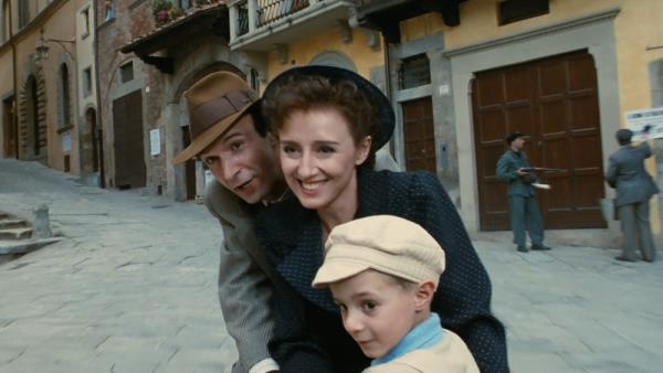 ¿De qué trata la película la vida es bella?