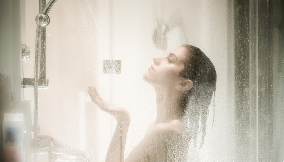 Cómo ahorrar en la factura del gas 1 Reduce el agua caliente para ahorrar gas