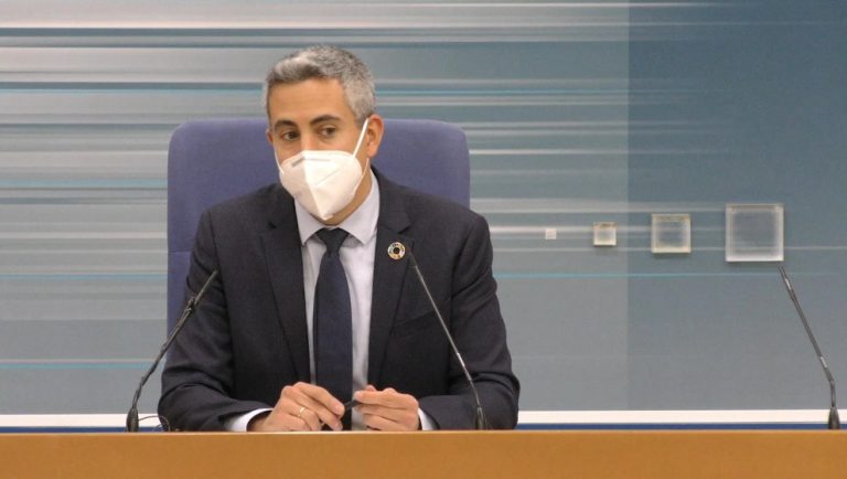 Revilla carga contra los políticos que se vacunan