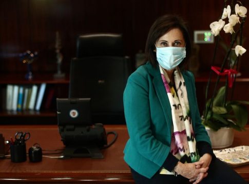 Robles recuerda a Podemos que los debates del Consejo de Ministros son secretos Robles recuerda a Podemos que los debates del Consejo de Ministros son secretos