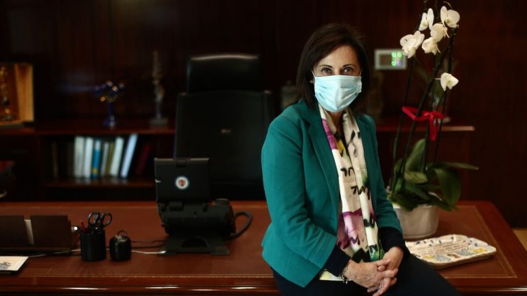 Robles recuerda a Podemos que los debates del Consejo de Ministros son secretos