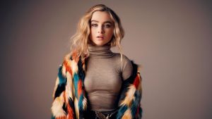 Sabrina Carpenter deslumbra con un vestido transparente de Dior que ya es viral en redes