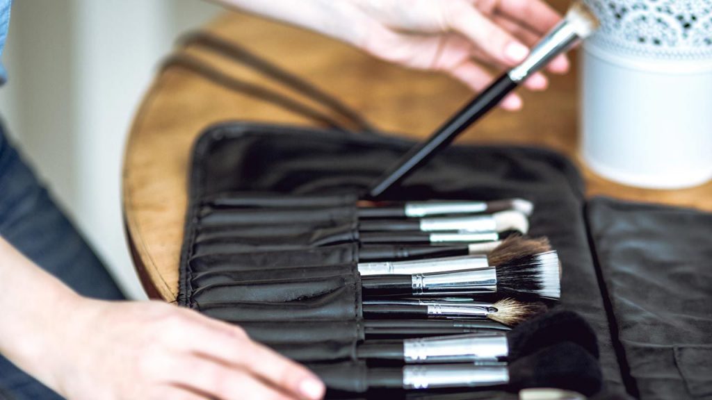 Cómo secar las brochas de maquillaje 2 Secado de brochas