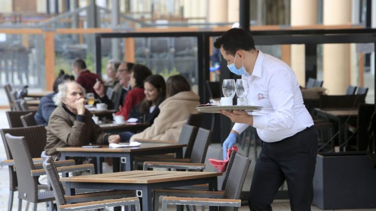 El sector hostelero exige la rectificación de Simón ante su criminalización a los bares