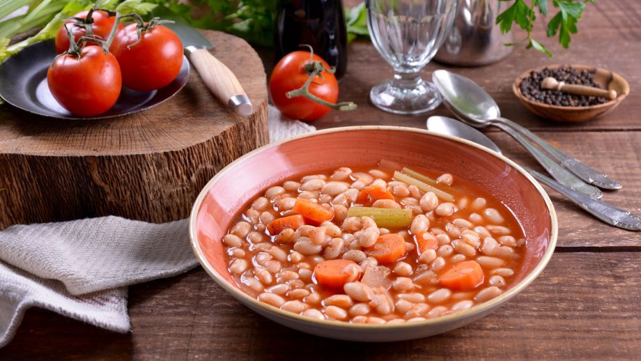 Sopa de alubias griega: el plato de cuchara que te hará entrar en calor 1 Sopa de alubias griega: el plato de cuchara que te hará entrar en calor