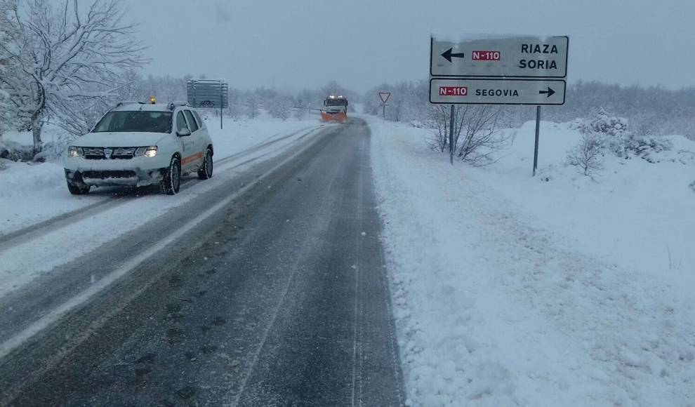 Toma precauciones al conducir con cadenas