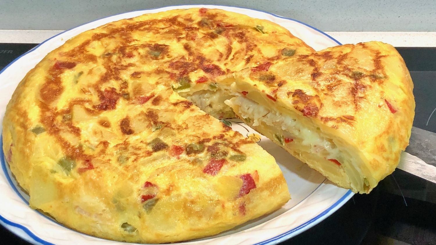 Tortilla de patatas: aprende a hacerla jugosa con estos trucos