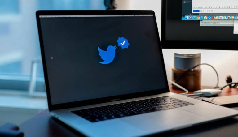 Twitter retoma su política verificación