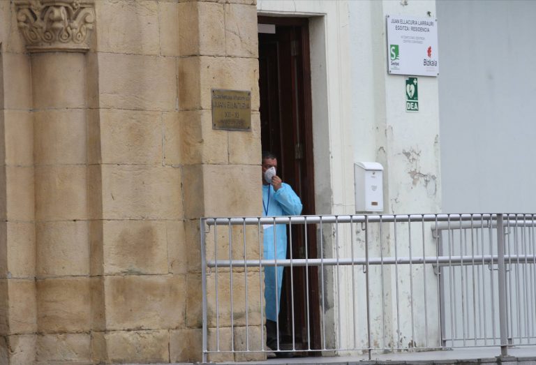 Vizcaya reduce el número de positivos hasta los 336 y fallecen tres usuarios de residencias