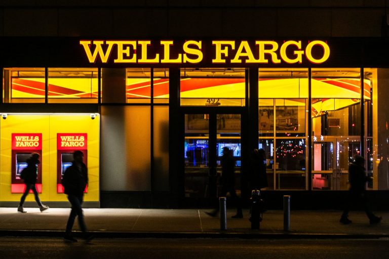 El beneficio de Wells Fargo en 2020 se hunde un 90%, hasta 1.411 millones