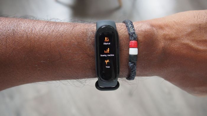 Xiaomi Mi Band 6 en muñeca
