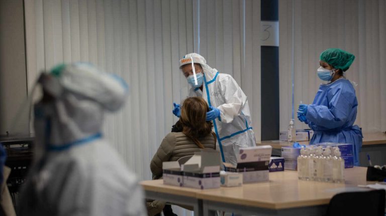 Los asintomáticos transmiten seis de cada diez casos de coronavirus