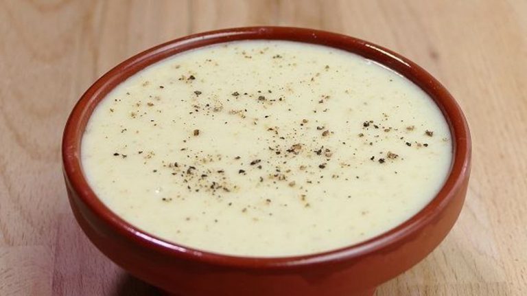 Bechamel perfecta: los trucos que conseguirán que te salga como caída del cielo
