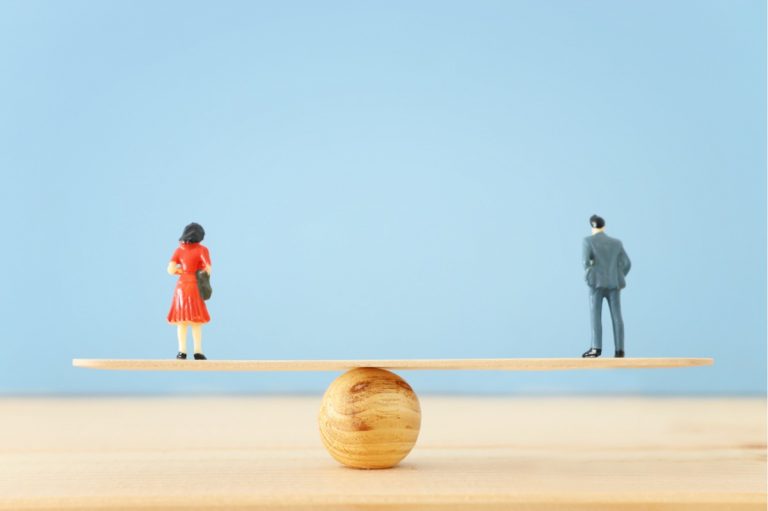 Análisis demuestra que el proceso editorial no contribuye a la brecha de género