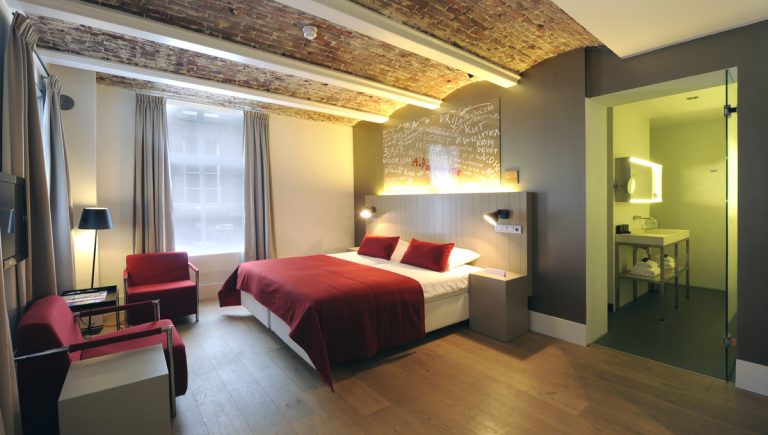 Un alojamiento entre rejas: hoteles que no sabías que están construidos en cárceles