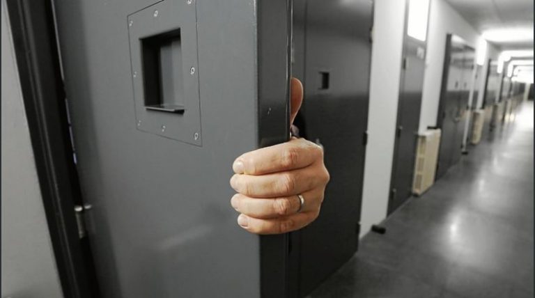 Muere una interna en una cárcel de Murcia atrapada por la puerta de su celda